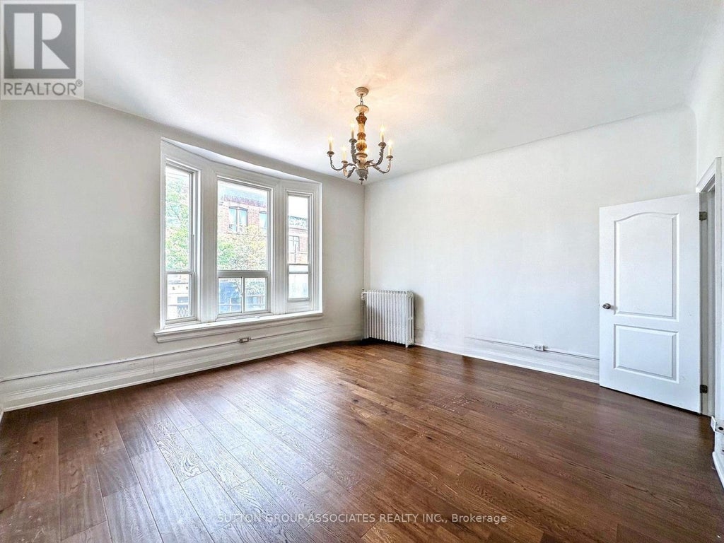 Upper - 591 College Street, Toronto (palmerston-Little Italy)