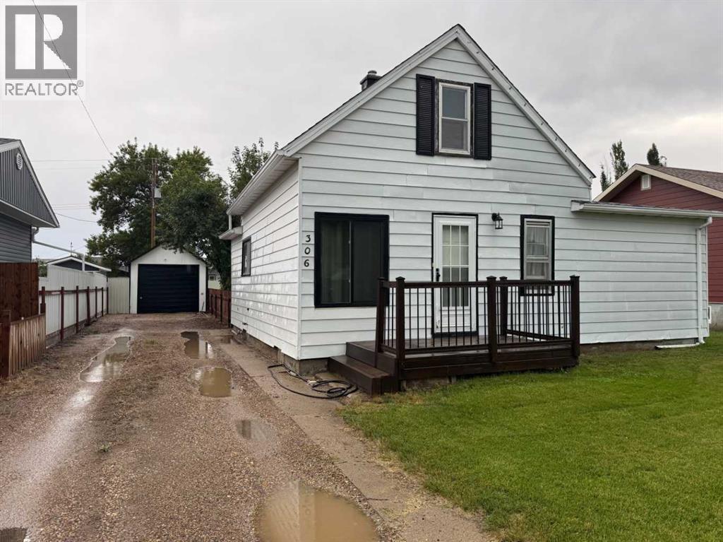 306 3 Street W, Foremost