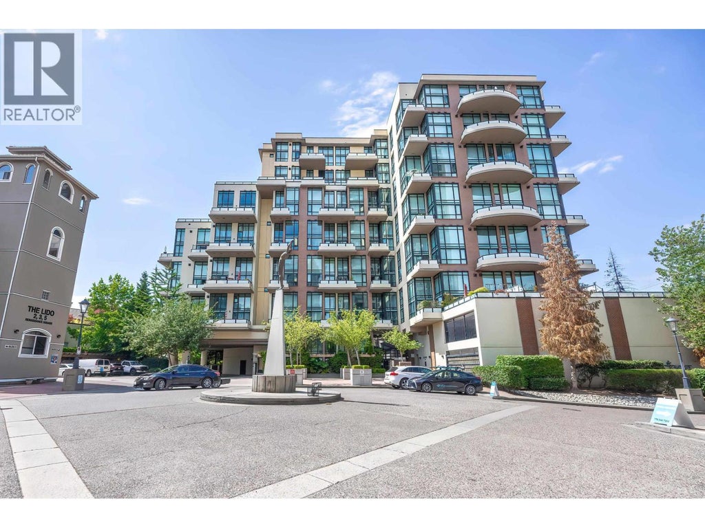 214 10 Renaissance Square, New Westminster