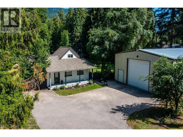 855 Salmon River Road, Salmon Arm