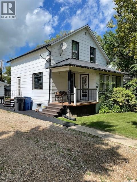 308 1st Street W, Carlyle