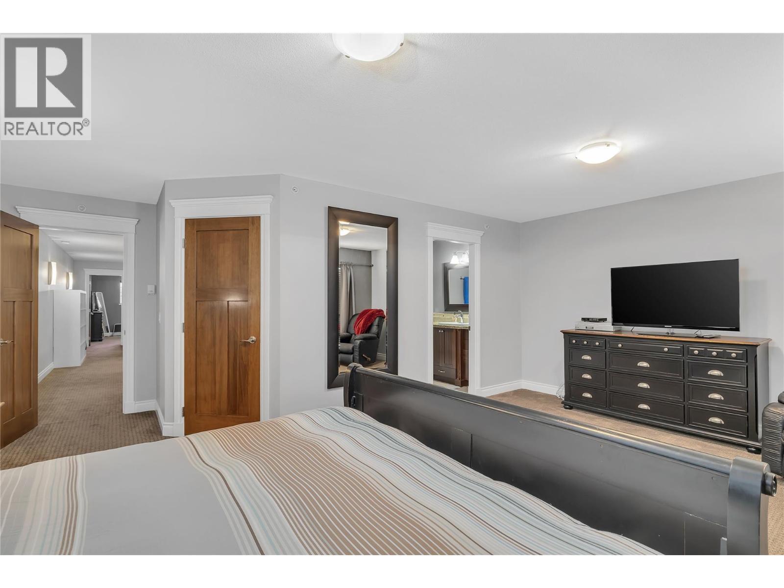 5045 Snowbird Way Unit# 5. Big White, British Columbia