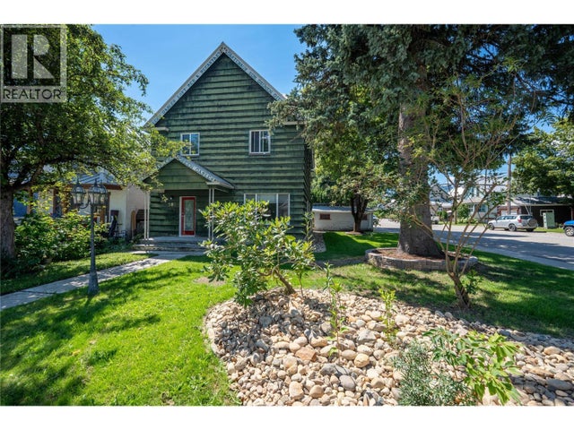 503 Third Street E, Revelstoke