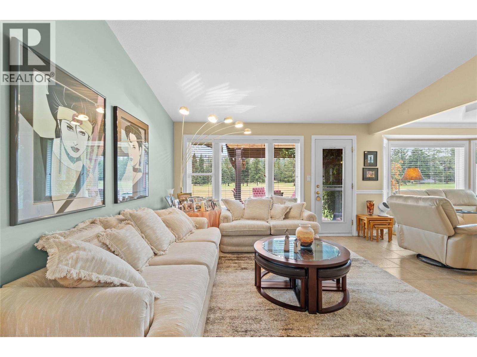 2552 Golf View Crescent. Blind Bay, British Columbia