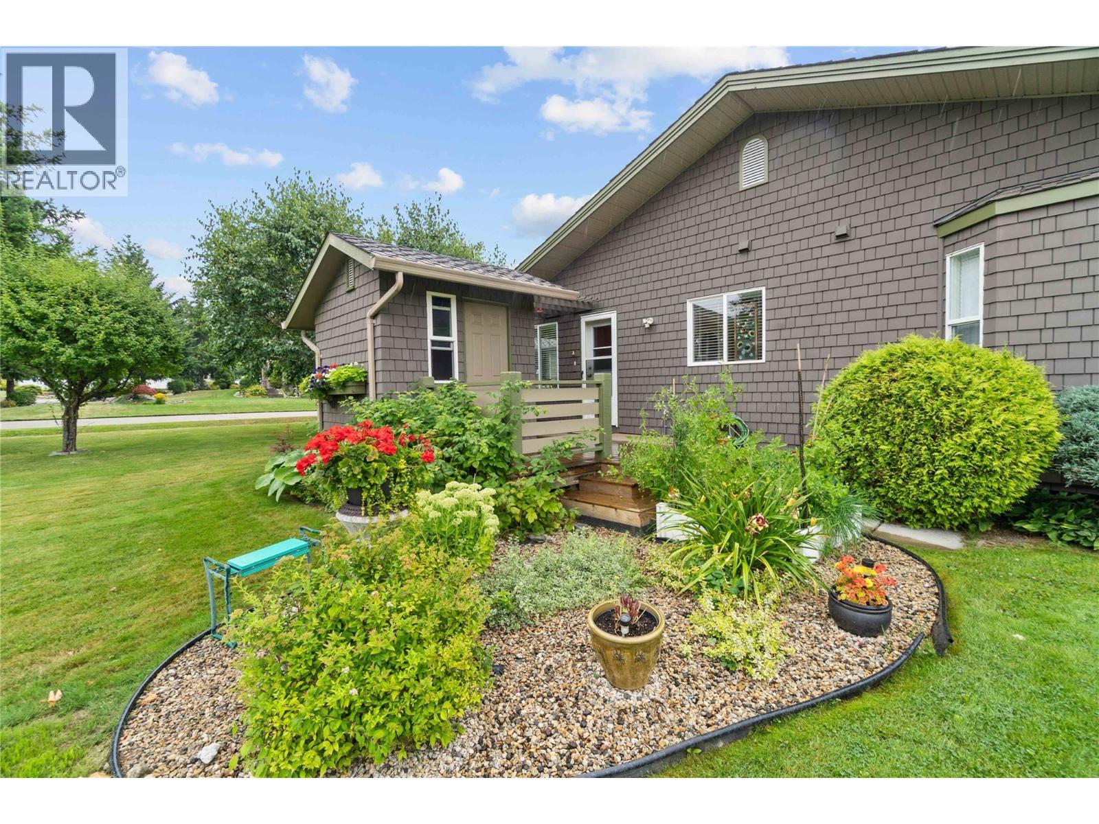 2552 Golf View Crescent. Blind Bay, British Columbia