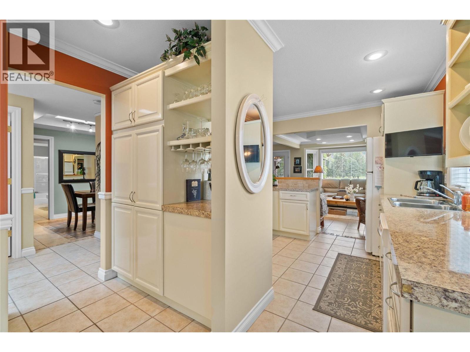 2552 Golf View Crescent. Blind Bay, British Columbia