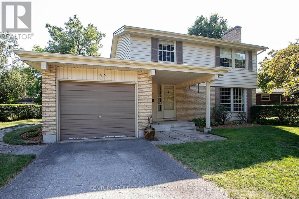 42 Naomee Crescent, London North (north O)