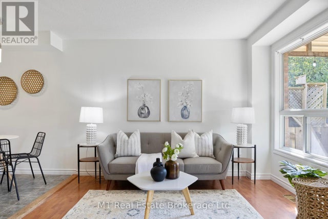 710 Denny Gate, Centre Wellington (fergus)