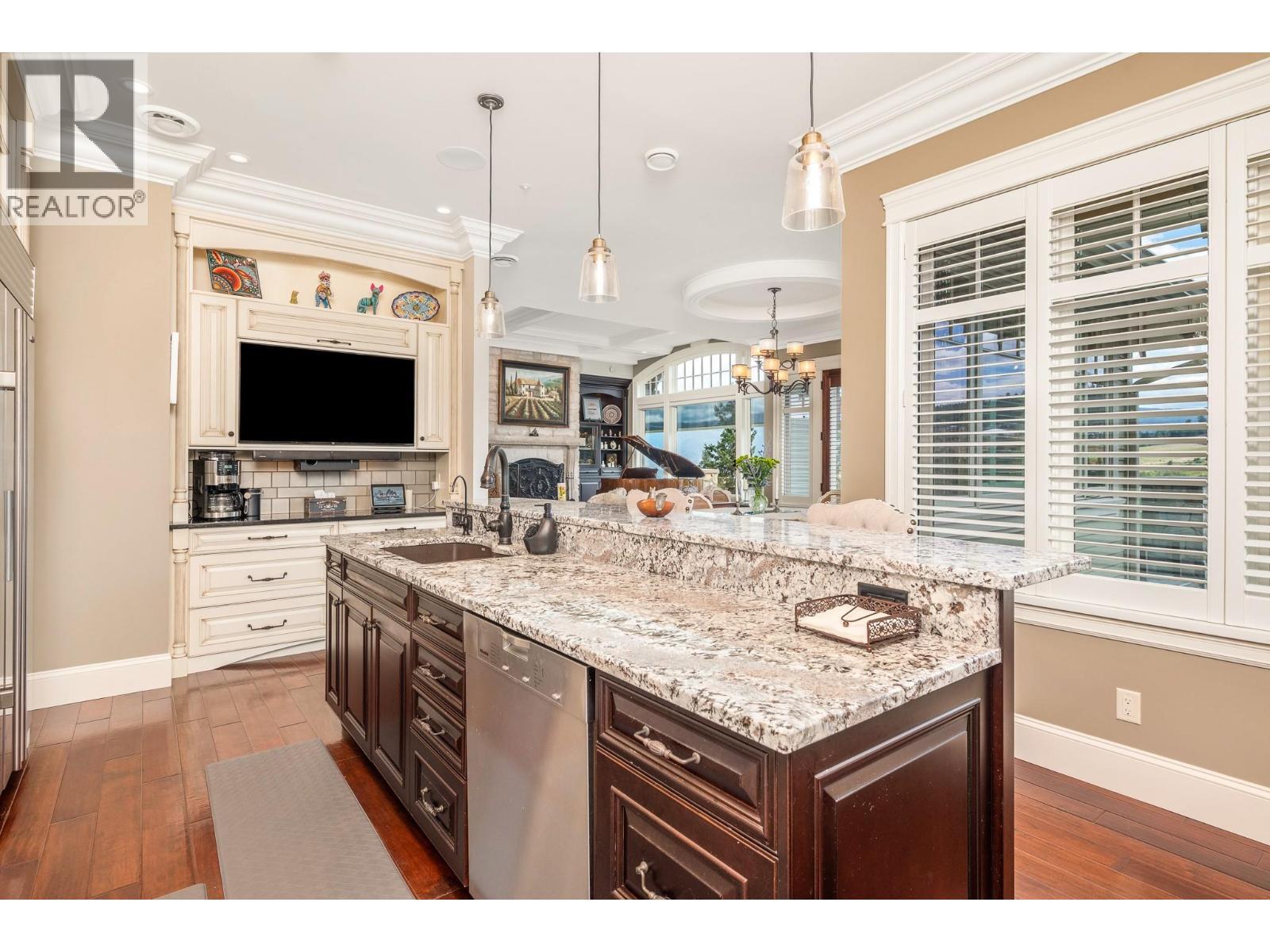 602 Falcon Point Way. Vernon, British Columbia