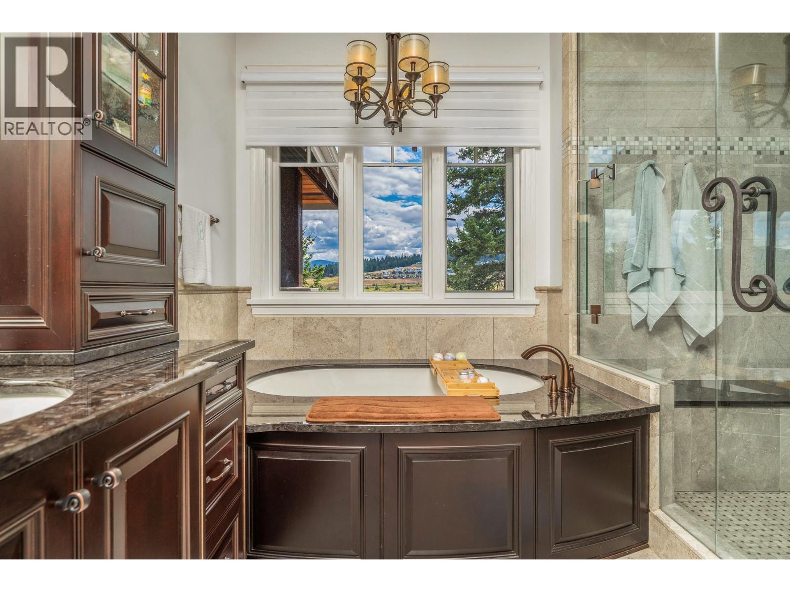 602 Falcon Point Way. Vernon, British Columbia