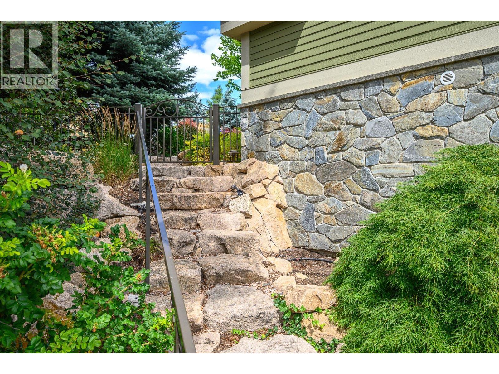 602 Falcon Point Way. Vernon, British Columbia