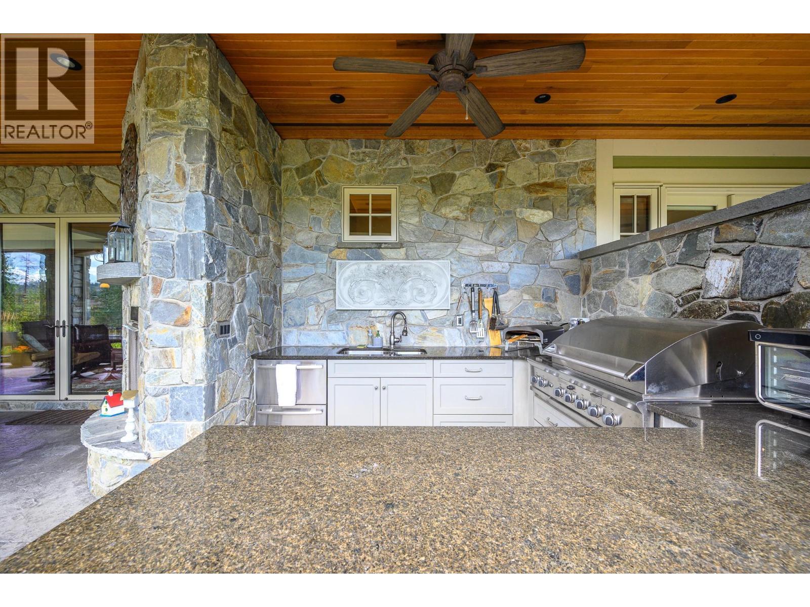 602 Falcon Point Way. Vernon, British Columbia