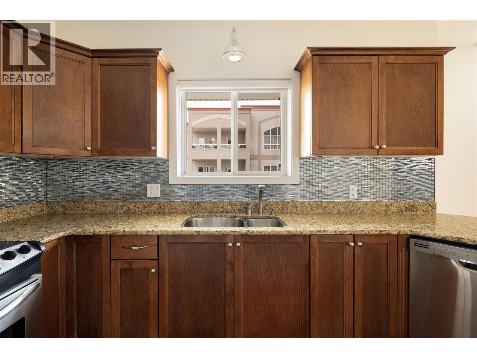 1966 Durnin Road Unit# 801. Kelowna, British Columbia