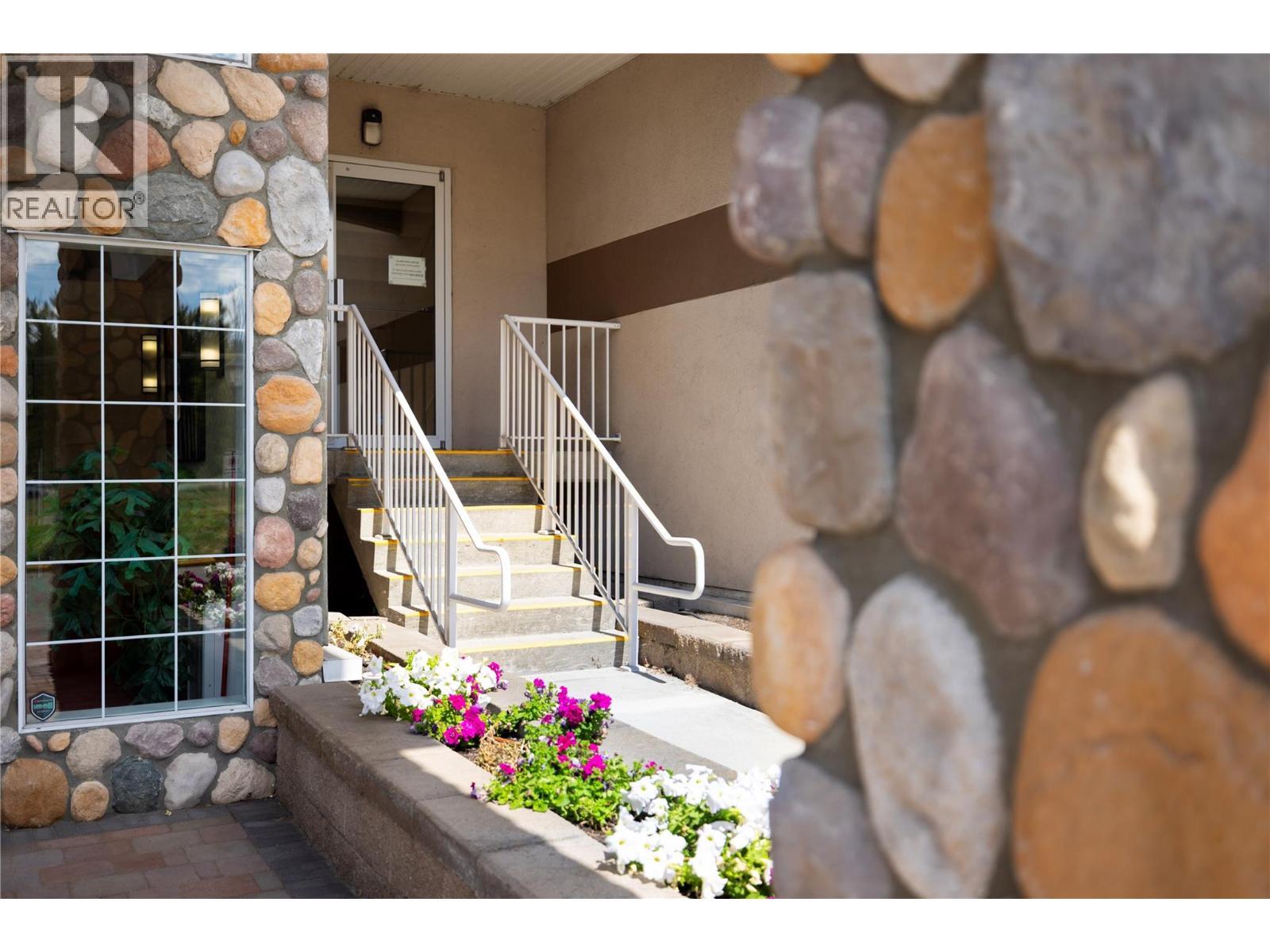 1966 Durnin Road Unit# 801. Kelowna, British Columbia