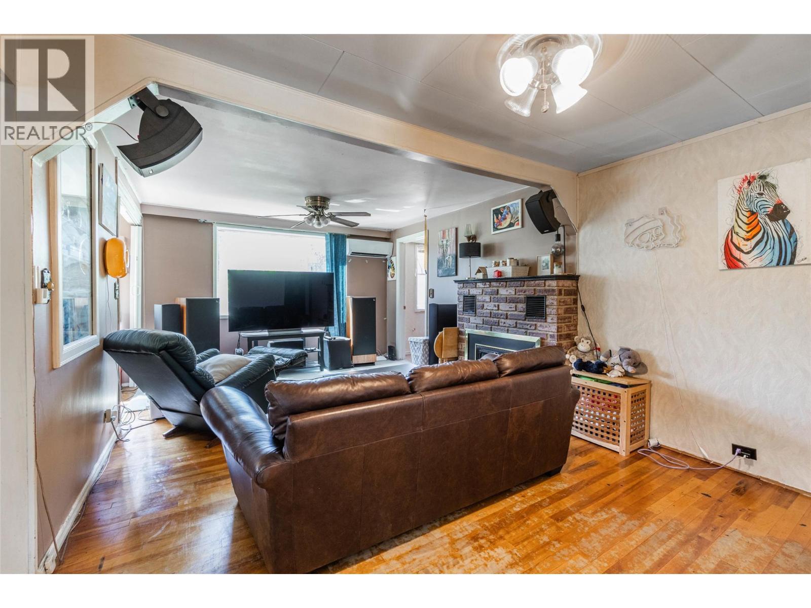 6514 Hollow Street. Oliver, British Columbia