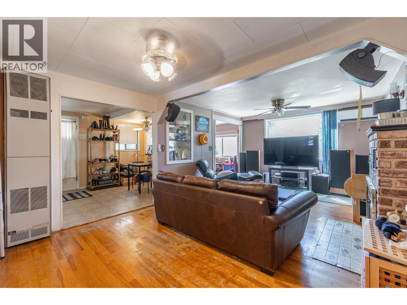 6514 Hollow Street. Oliver, British Columbia