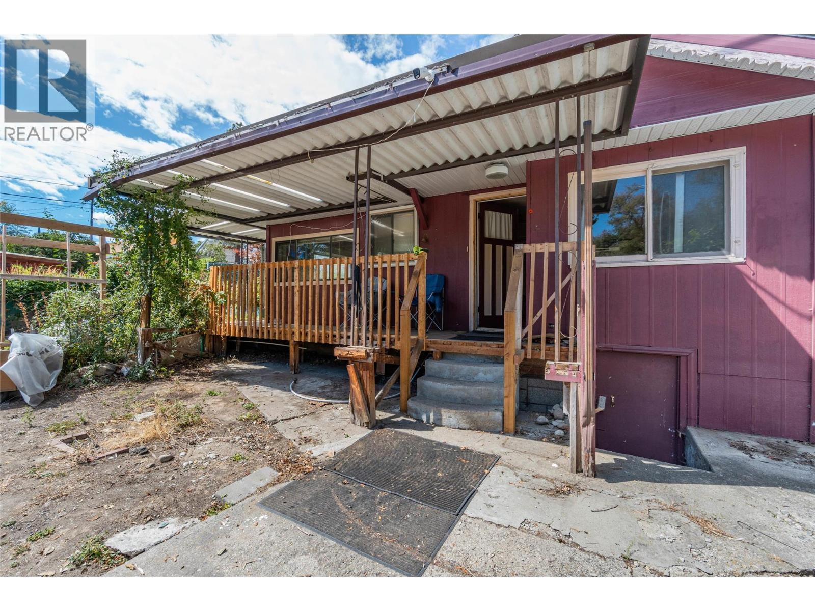 6514 Hollow Street. Oliver, British Columbia