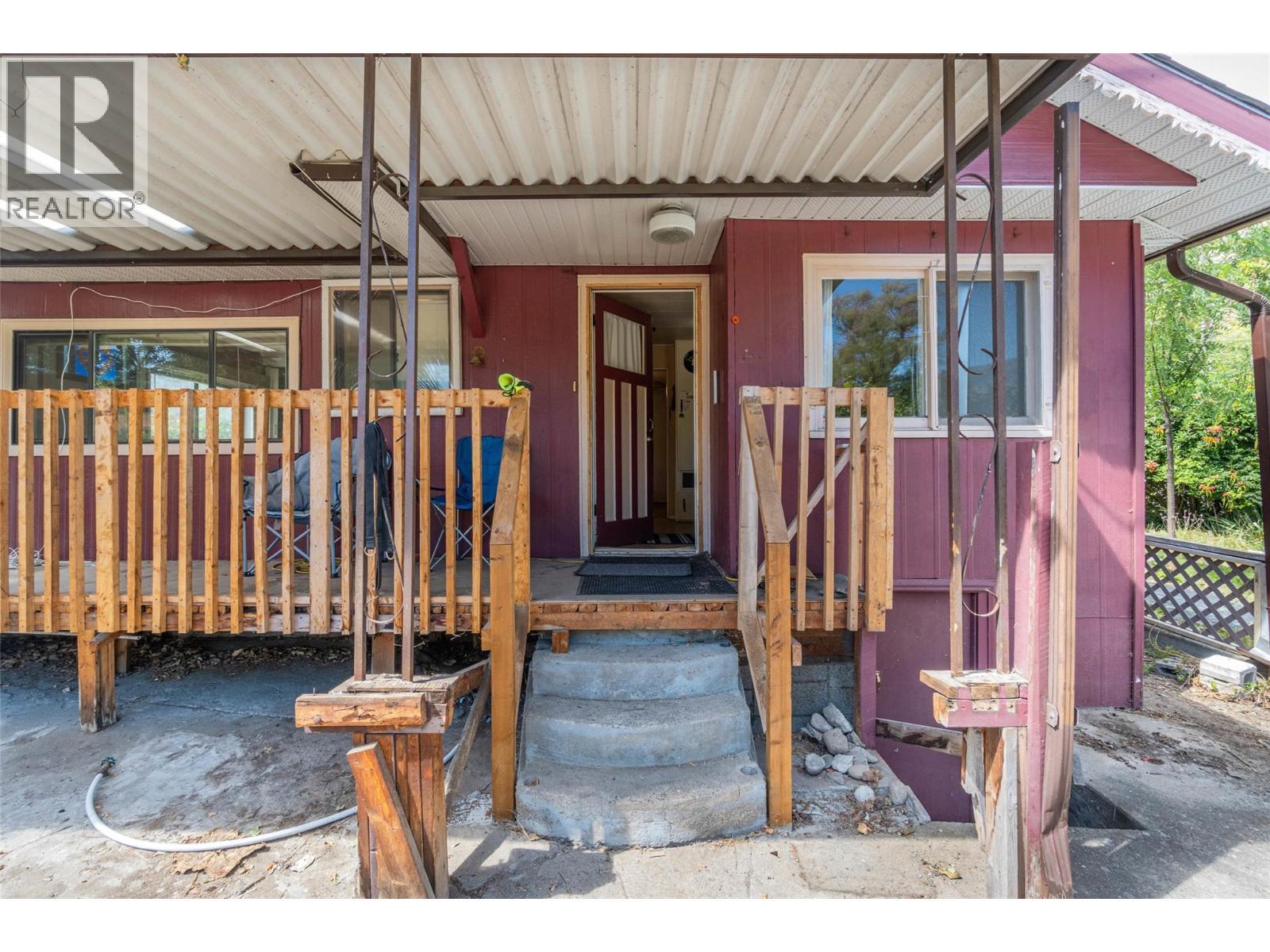 6514 Hollow Street. Oliver, British Columbia