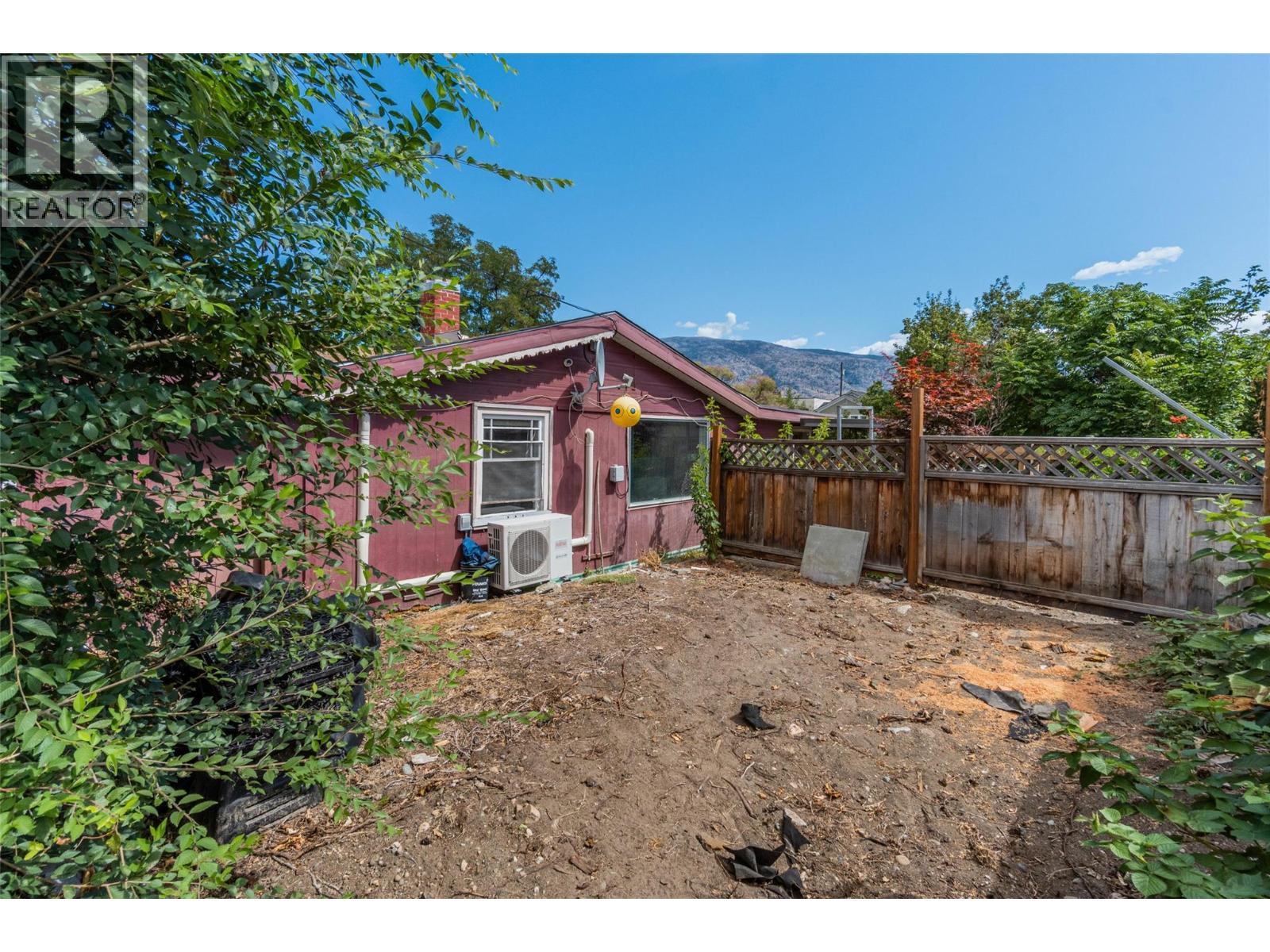 6514 Hollow Street. Oliver, British Columbia