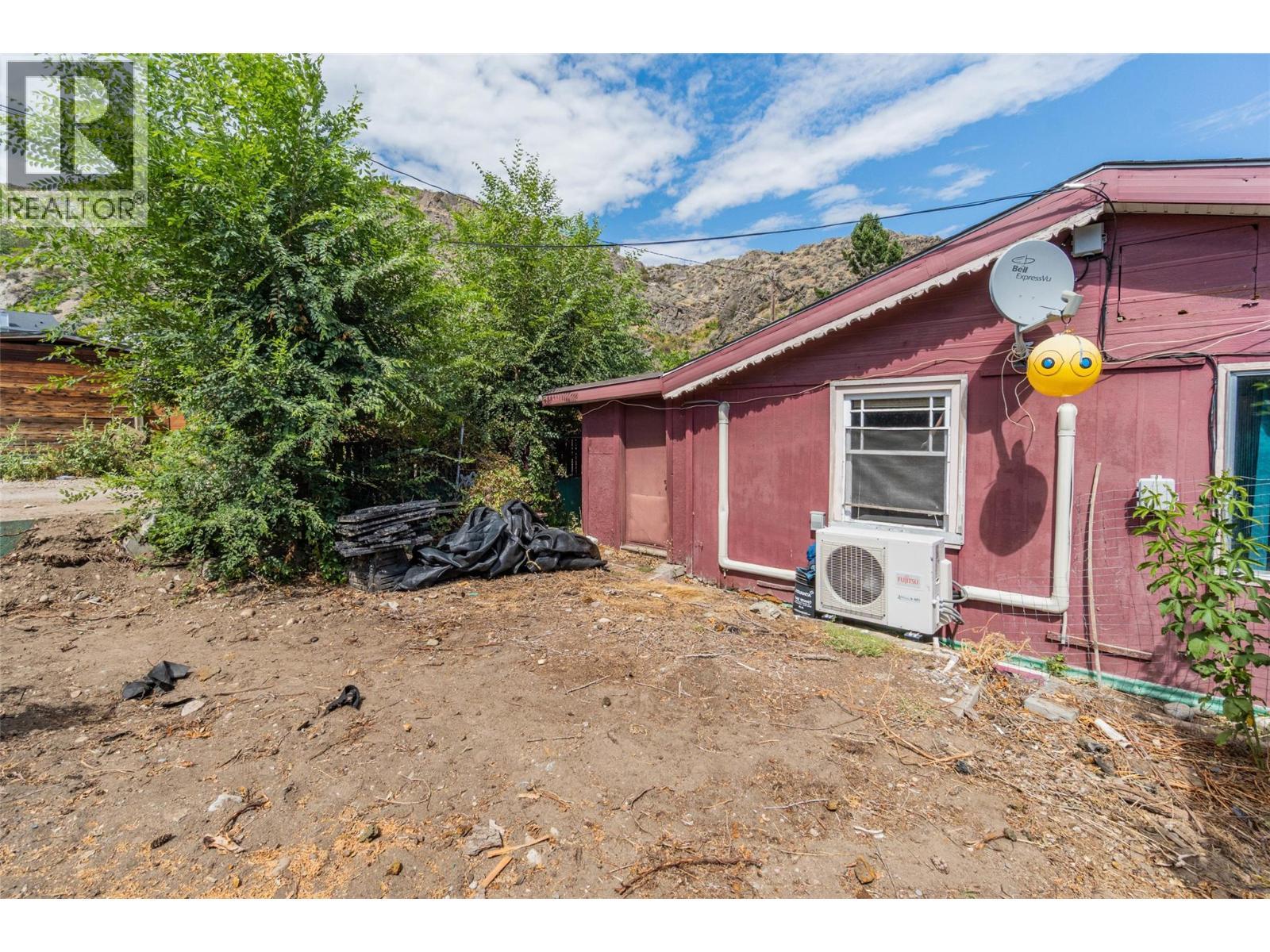 6514 Hollow Street. Oliver, British Columbia