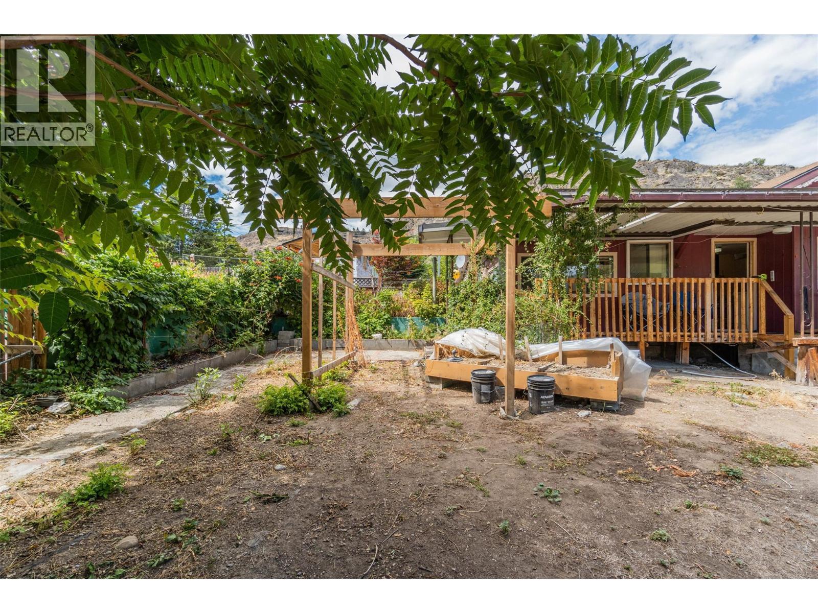 6514 Hollow Street. Oliver, British Columbia