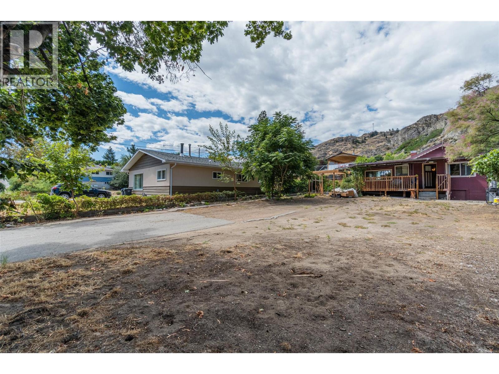6514 Hollow Street. Oliver, British Columbia