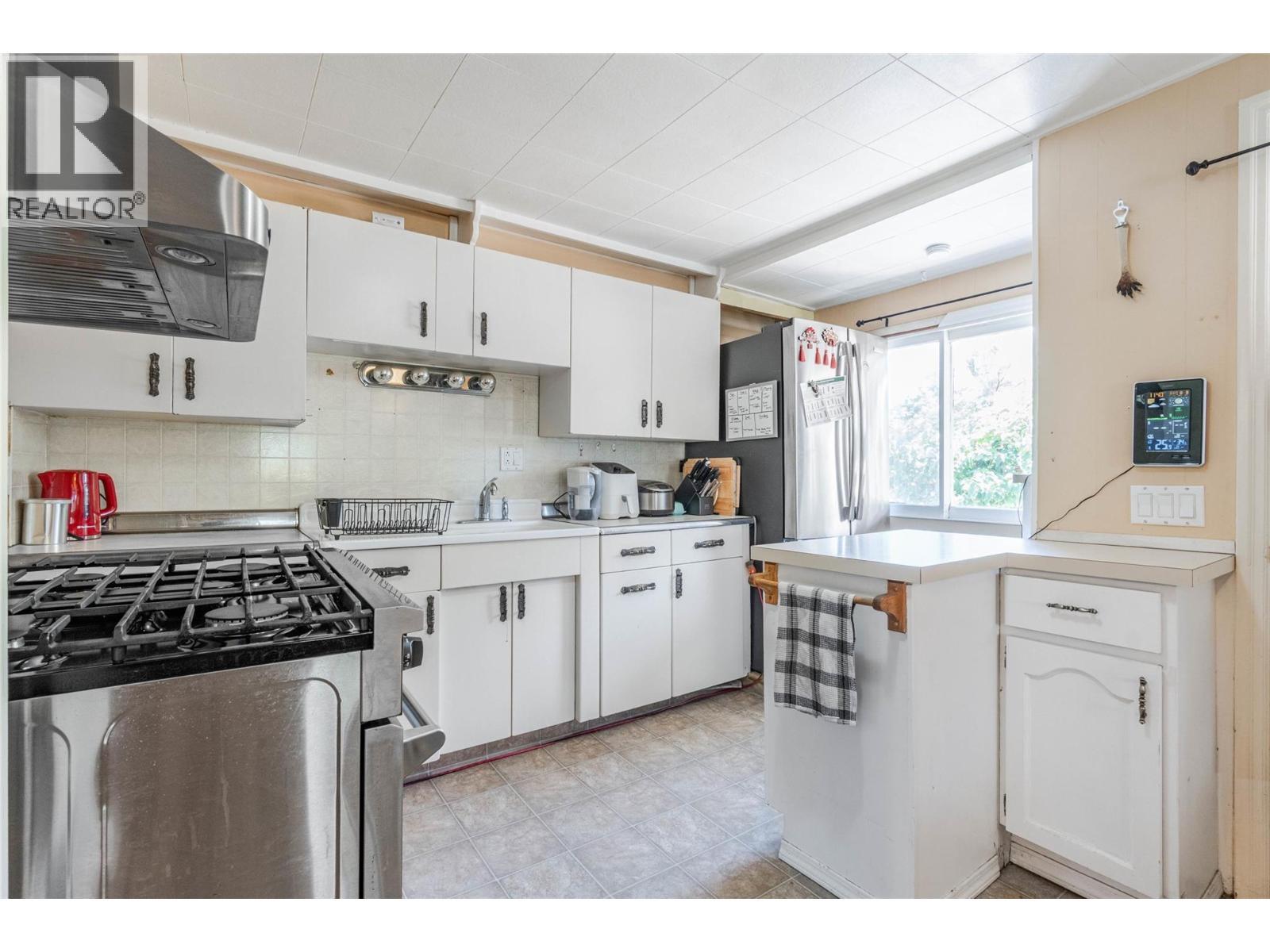 6514 Hollow Street. Oliver, British Columbia