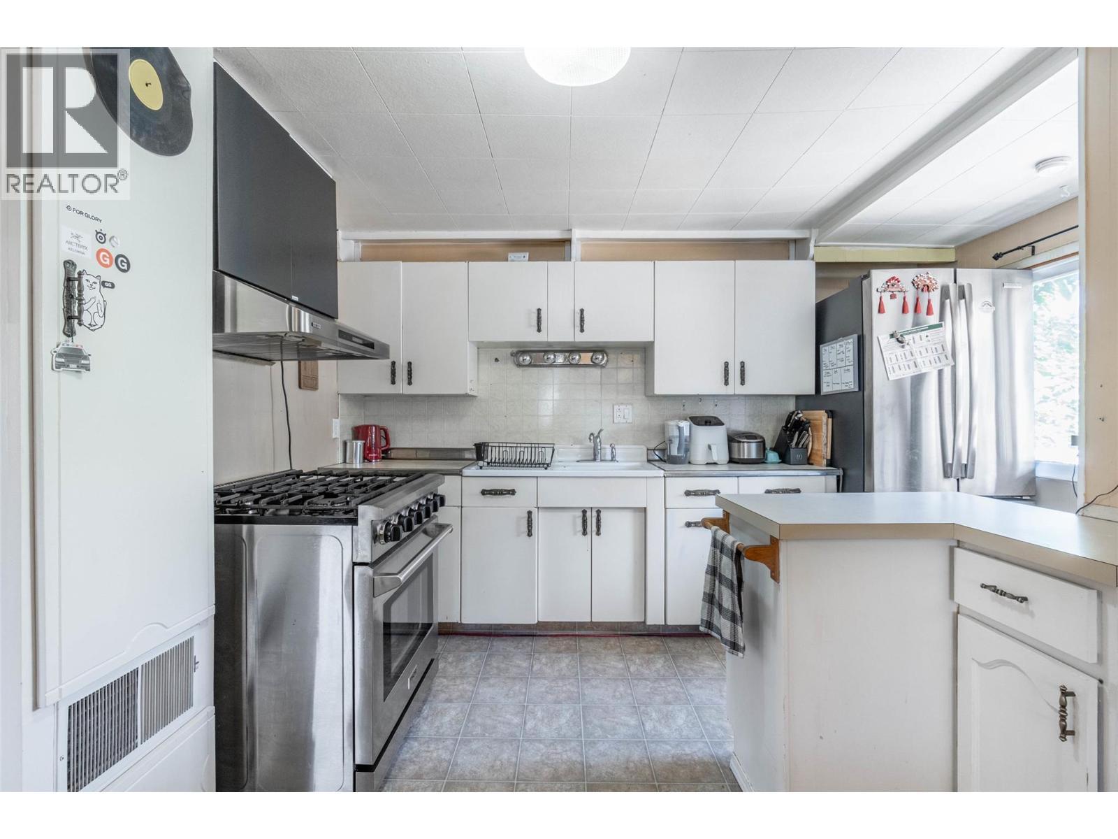 6514 Hollow Street. Oliver, British Columbia