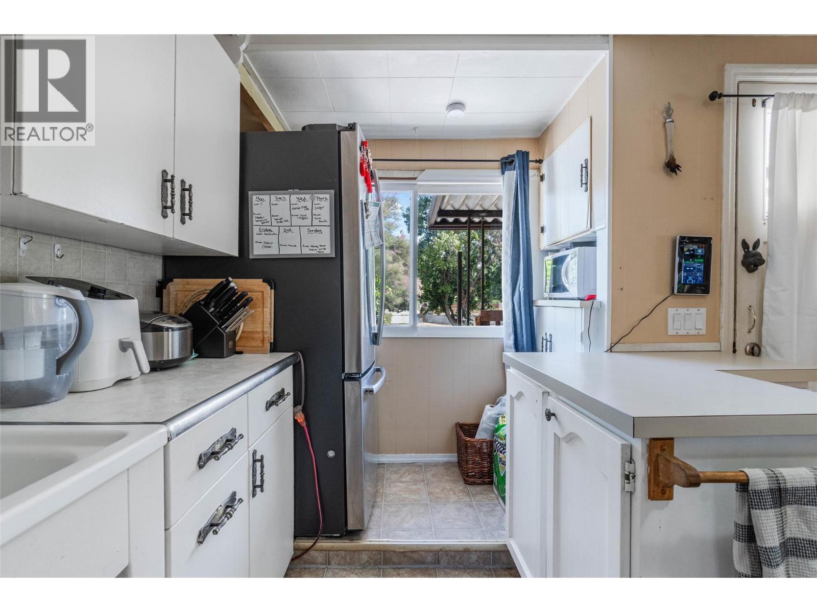 6514 Hollow Street. Oliver, British Columbia