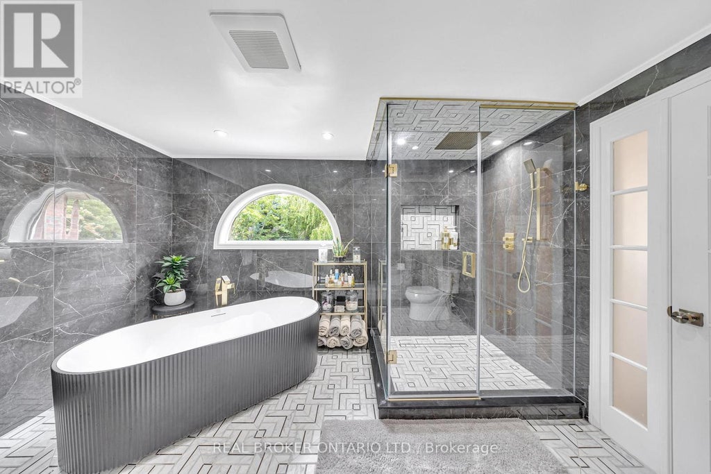 43 Allayden Drive, Whitby (lynde Creek)