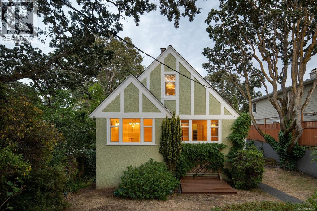 1959 Hampshire Road, Oak Bay