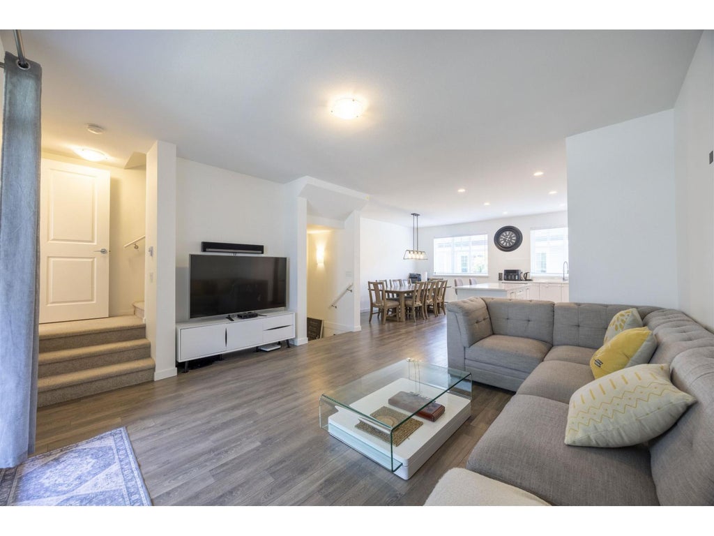 35 15487 99a Avenue, Surrey