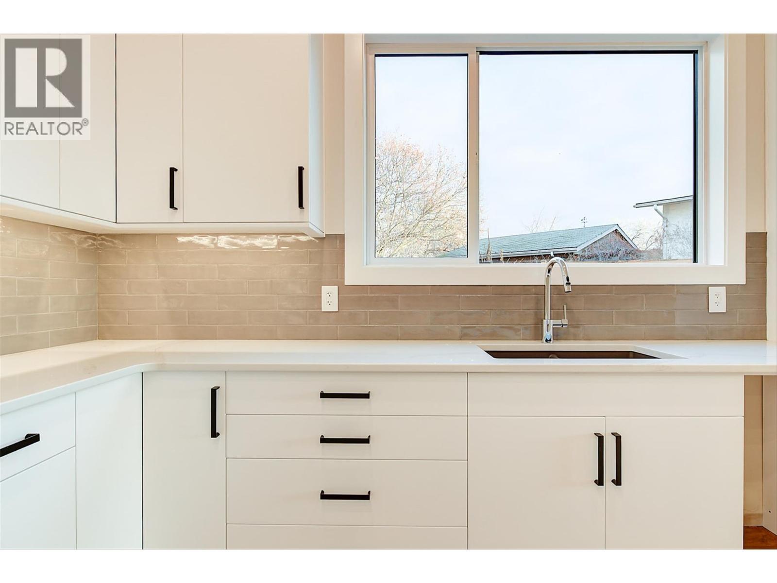 732 Coopland Crescent Unit# 4. Kelowna, British Columbia