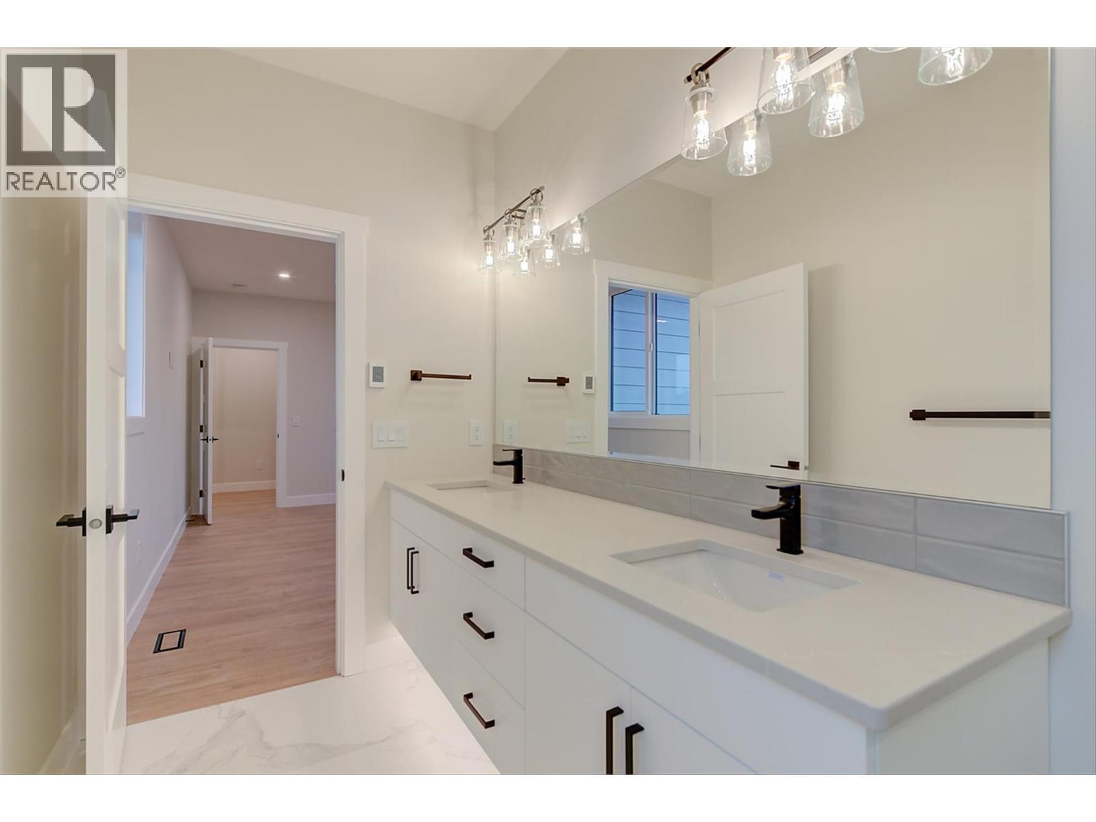 732 Coopland Crescent Unit# 4. Kelowna, British Columbia