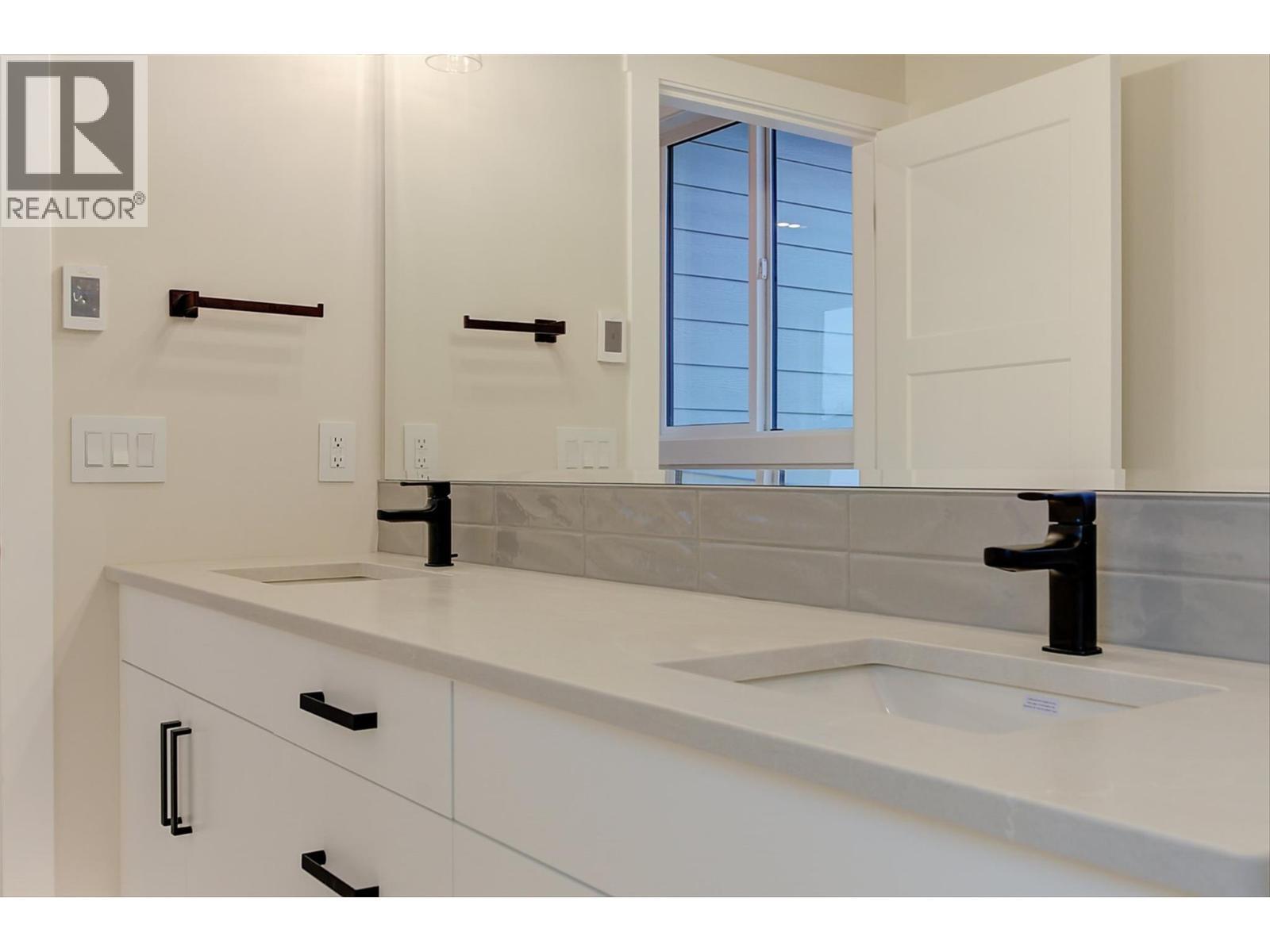 732 Coopland Crescent Unit# 4. Kelowna, British Columbia