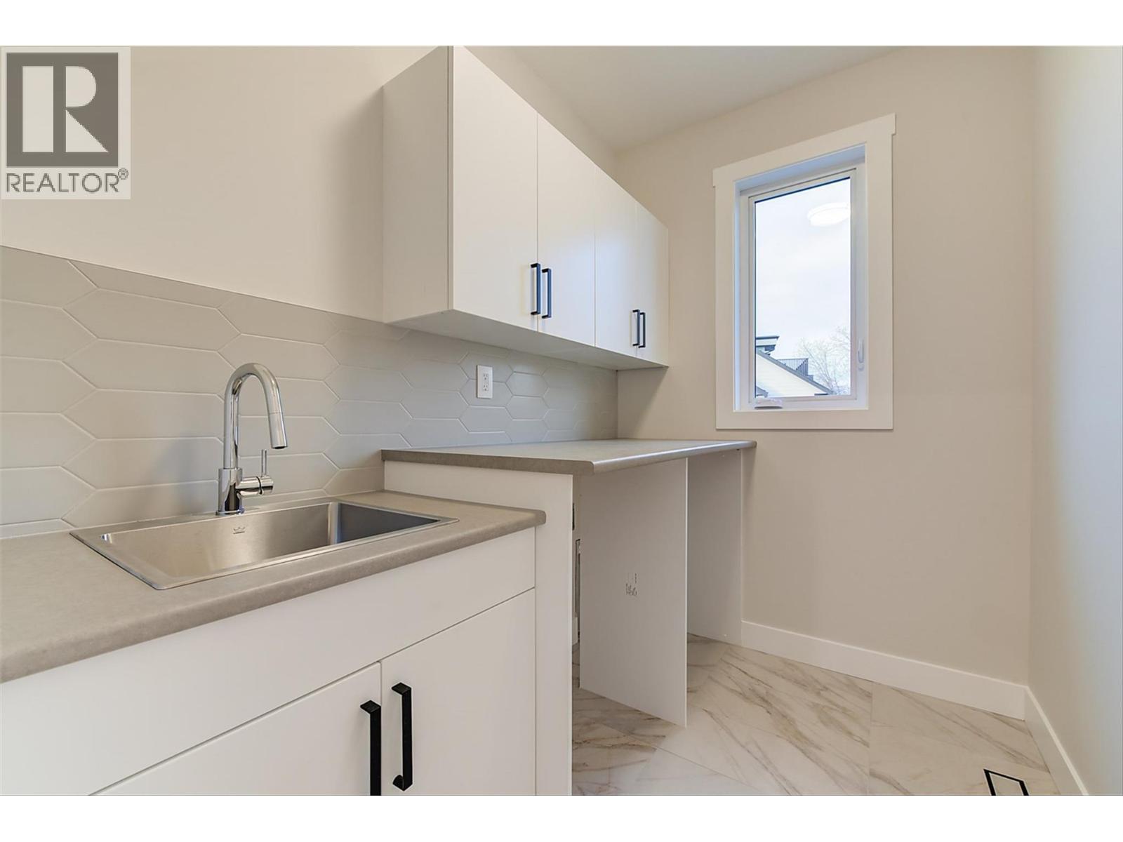 732 Coopland Crescent Unit# 4. Kelowna, British Columbia