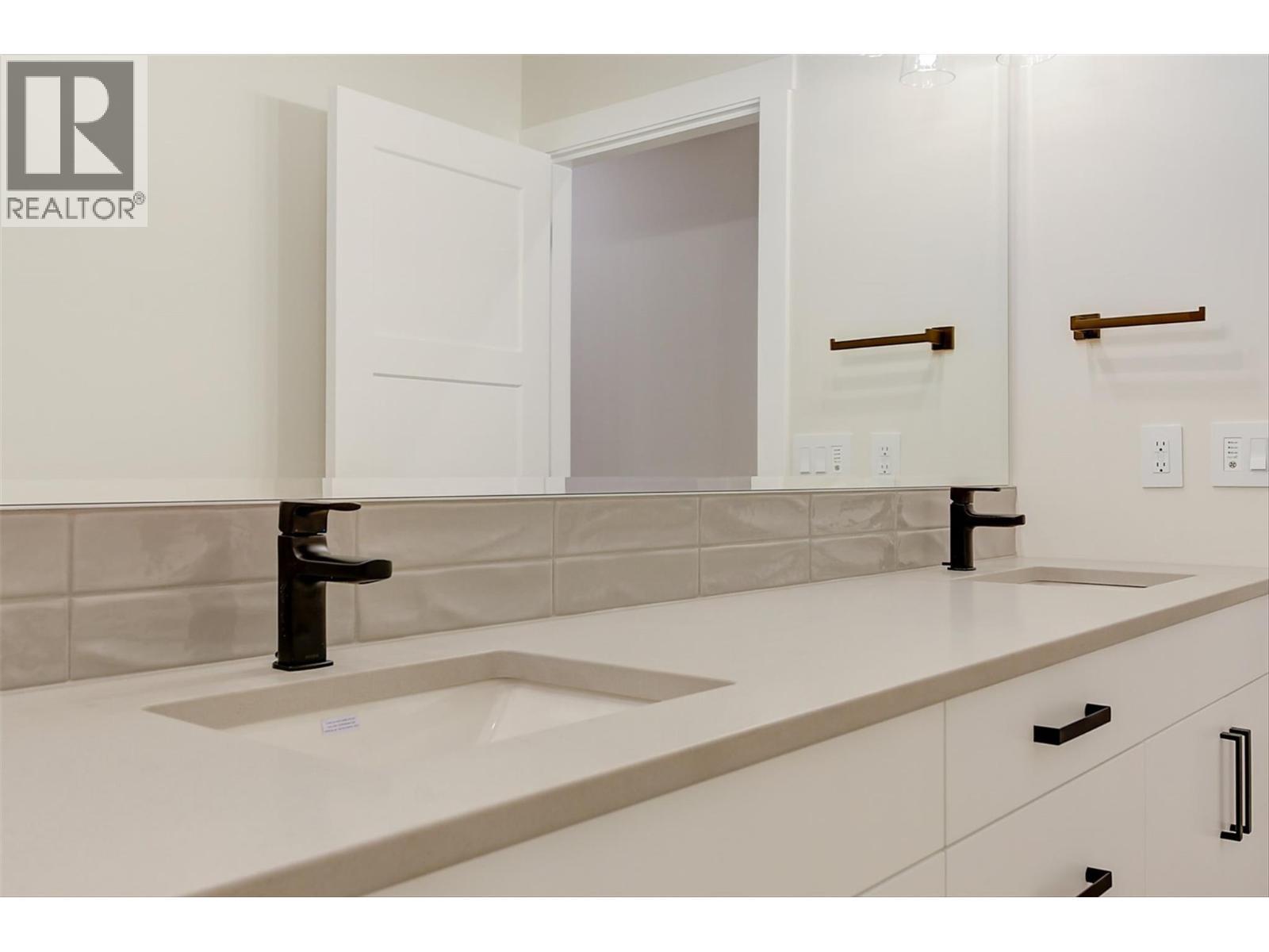 732 Coopland Crescent Unit# 4. Kelowna, British Columbia