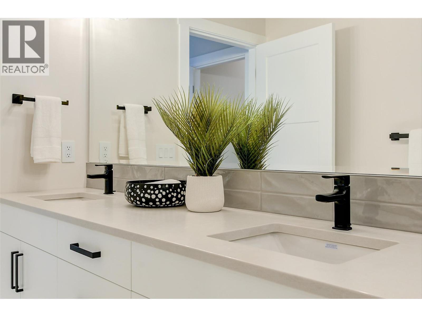 732 Coopland Crescent Unit# 1. Kelowna, British Columbia