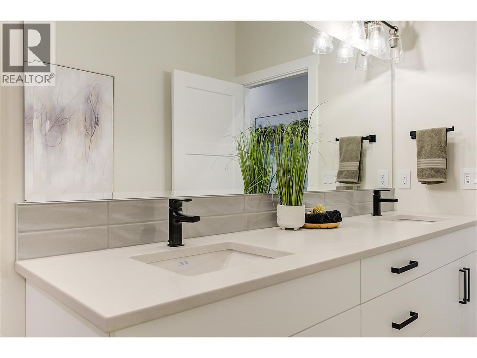 732 Coopland Crescent Unit# 1. Kelowna, British Columbia