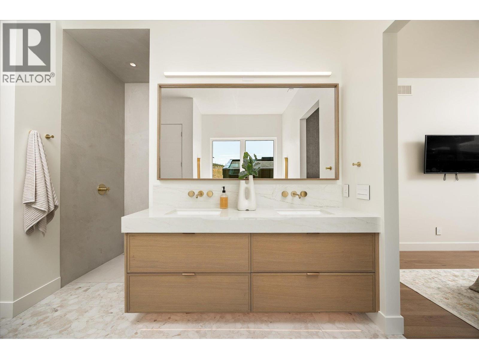 4011 Sunstone Street. West Kelowna, British Columbia