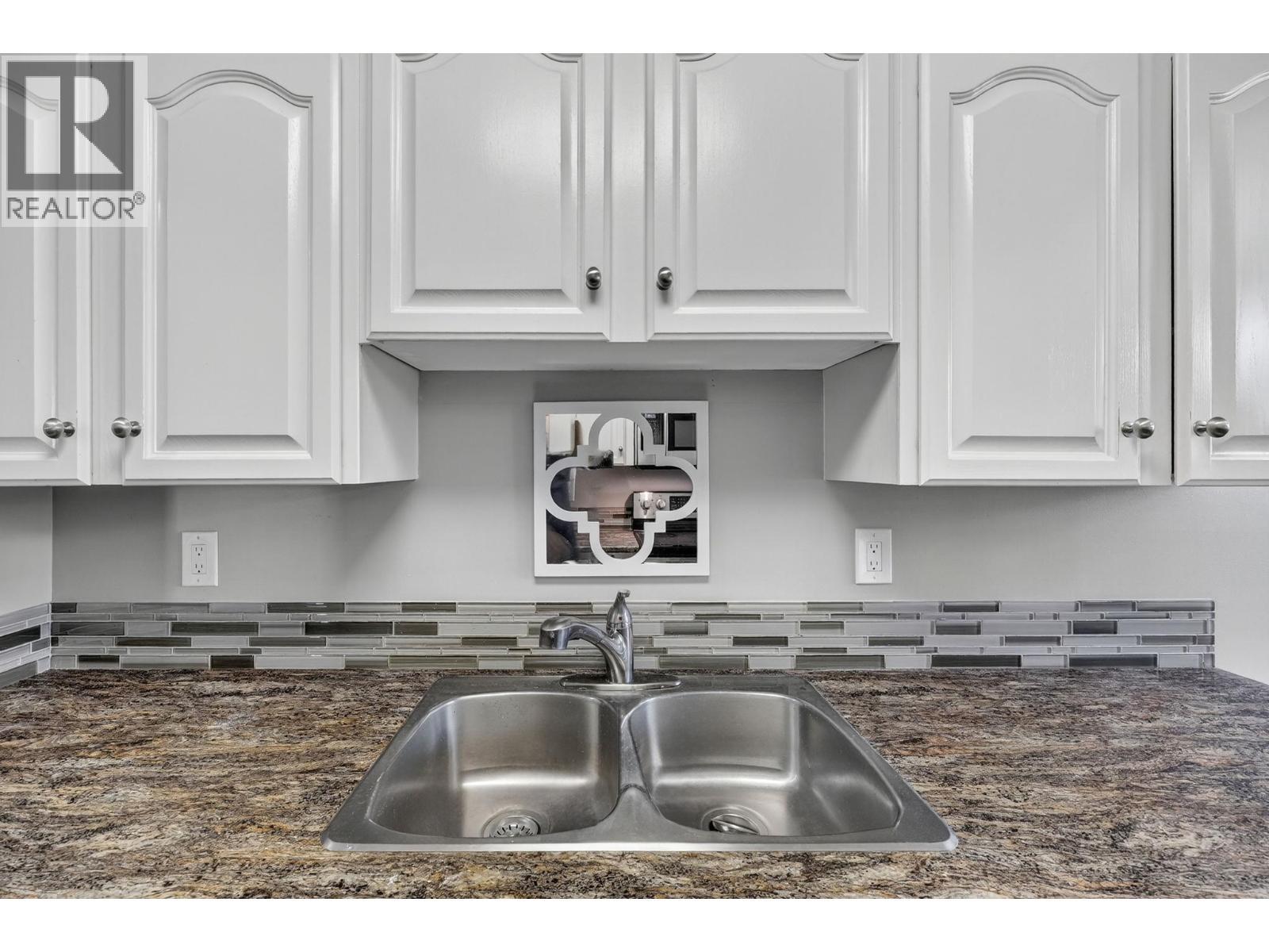 1229 Bernard Avenue Unit# 105. Kelowna, British Columbia