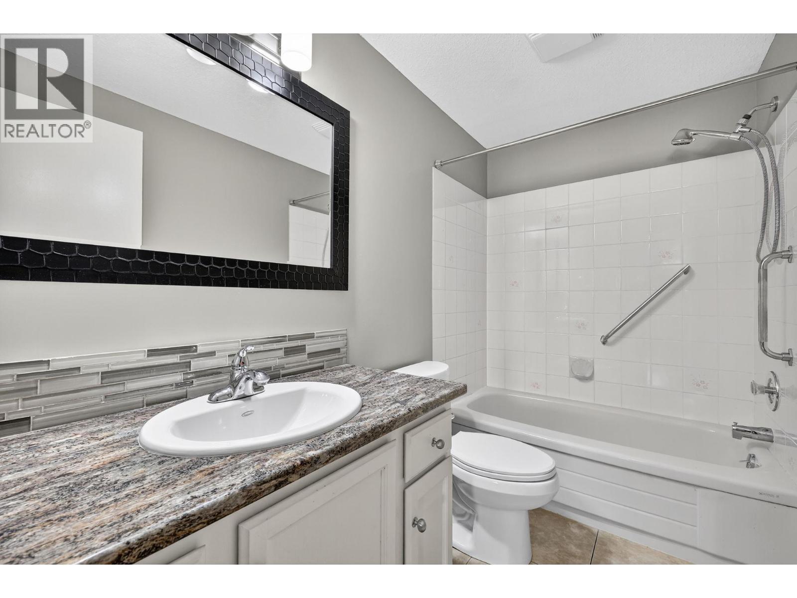 1229 Bernard Avenue Unit# 105. Kelowna, British Columbia