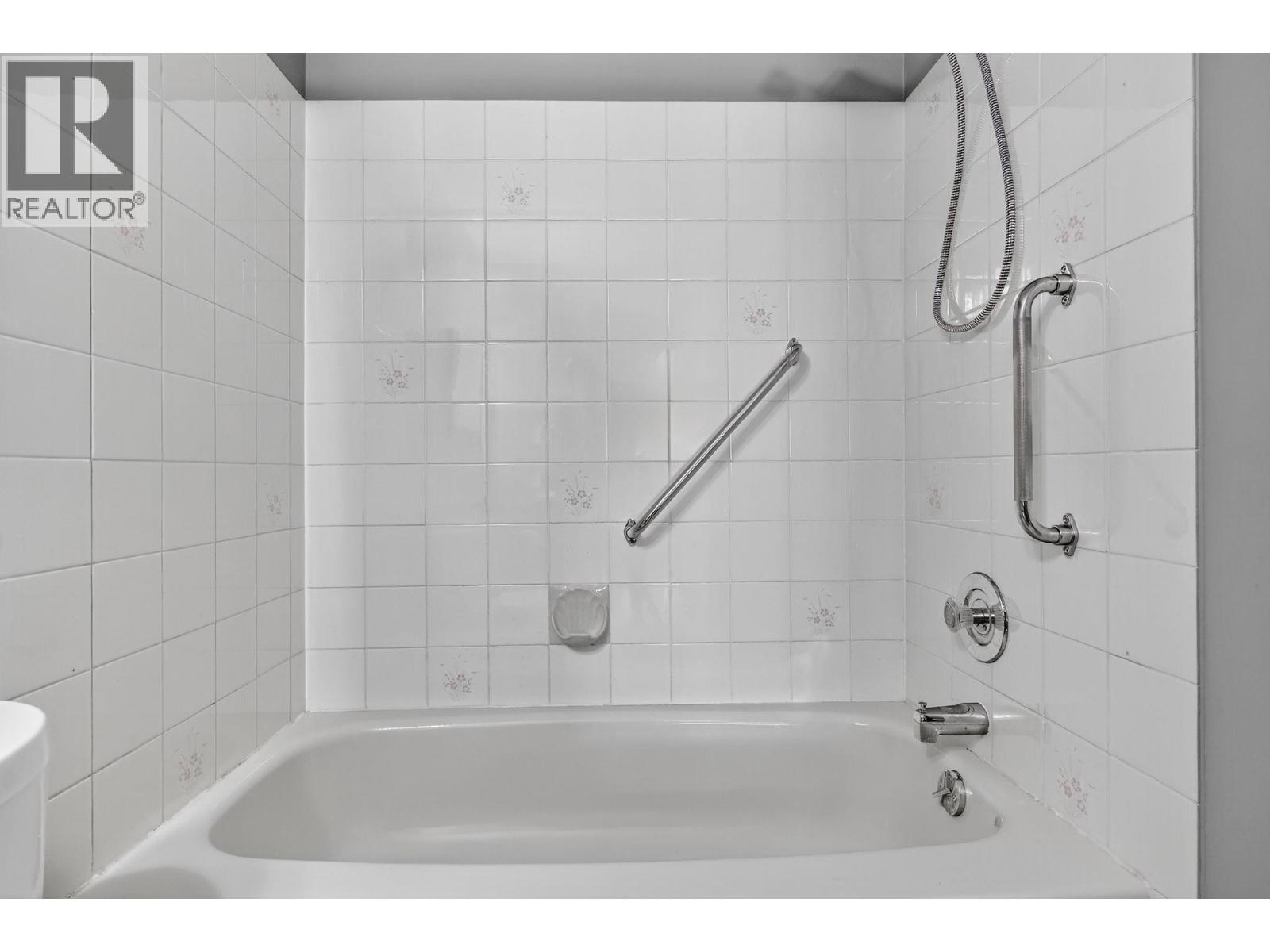 1229 Bernard Avenue Unit# 105. Kelowna, British Columbia