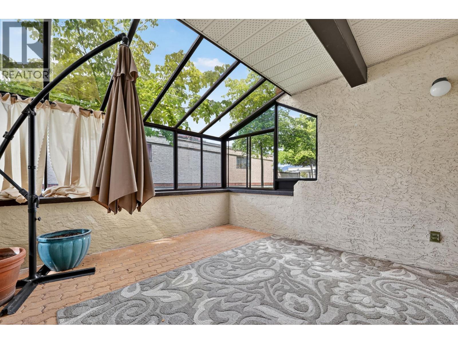 1229 Bernard Avenue Unit# 105. Kelowna, British Columbia