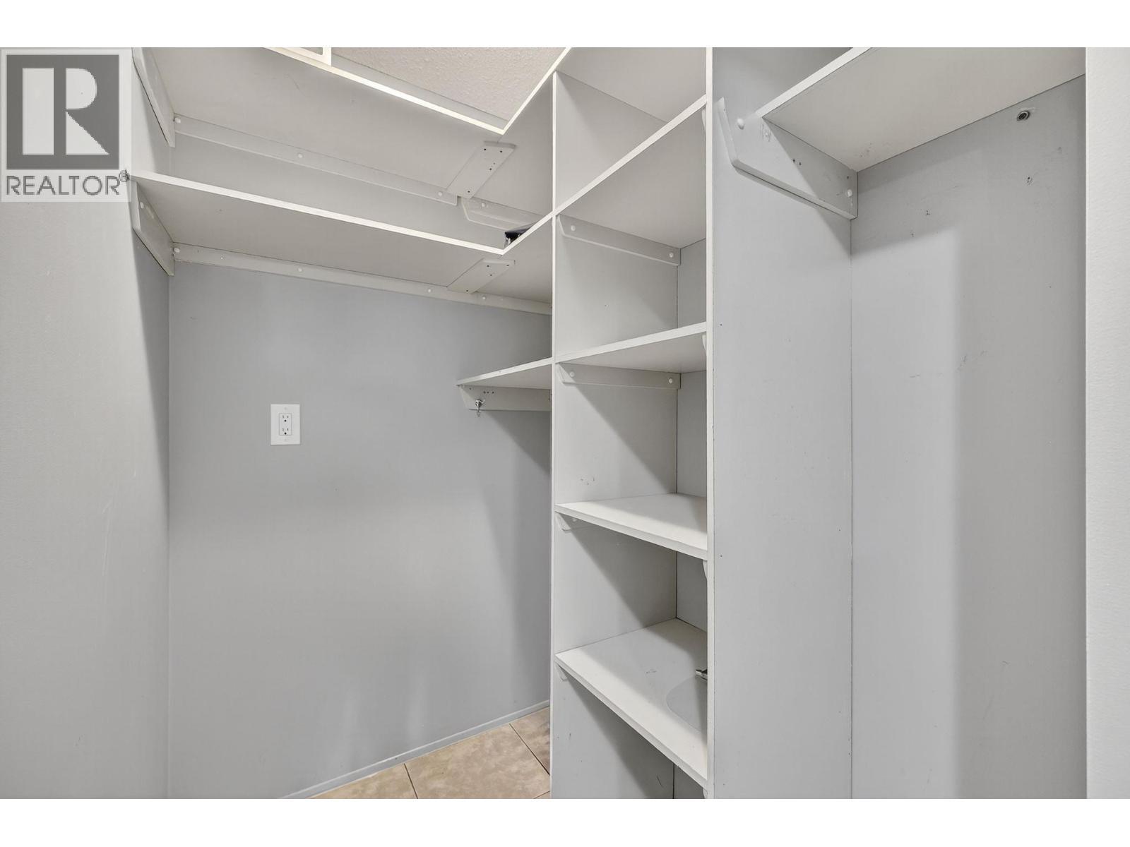 1229 Bernard Avenue Unit# 105. Kelowna, British Columbia