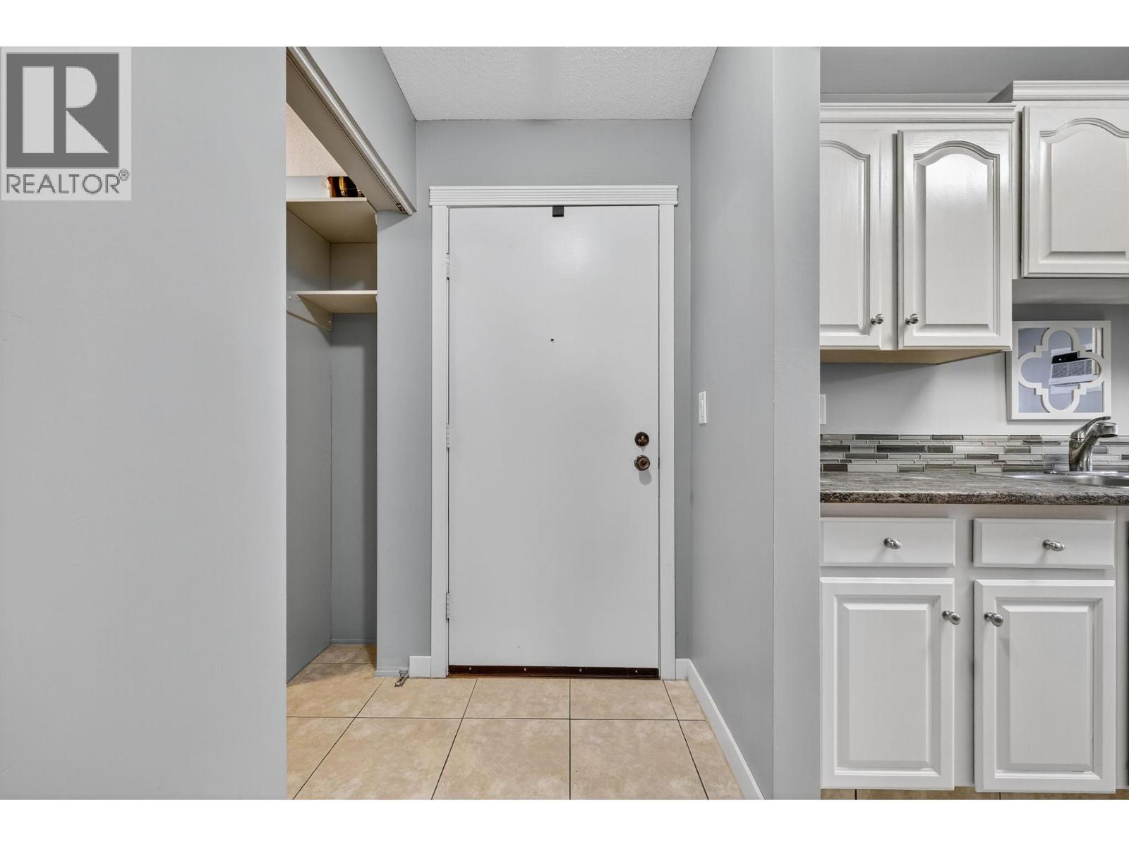 1229 Bernard Avenue Unit# 105. Kelowna, British Columbia