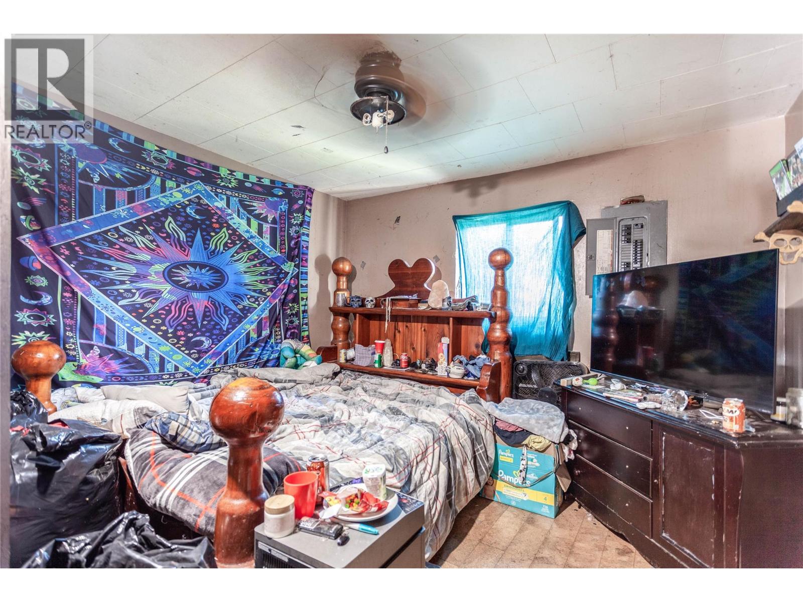 18 Chouinard Road. Cherryville, British Columbia