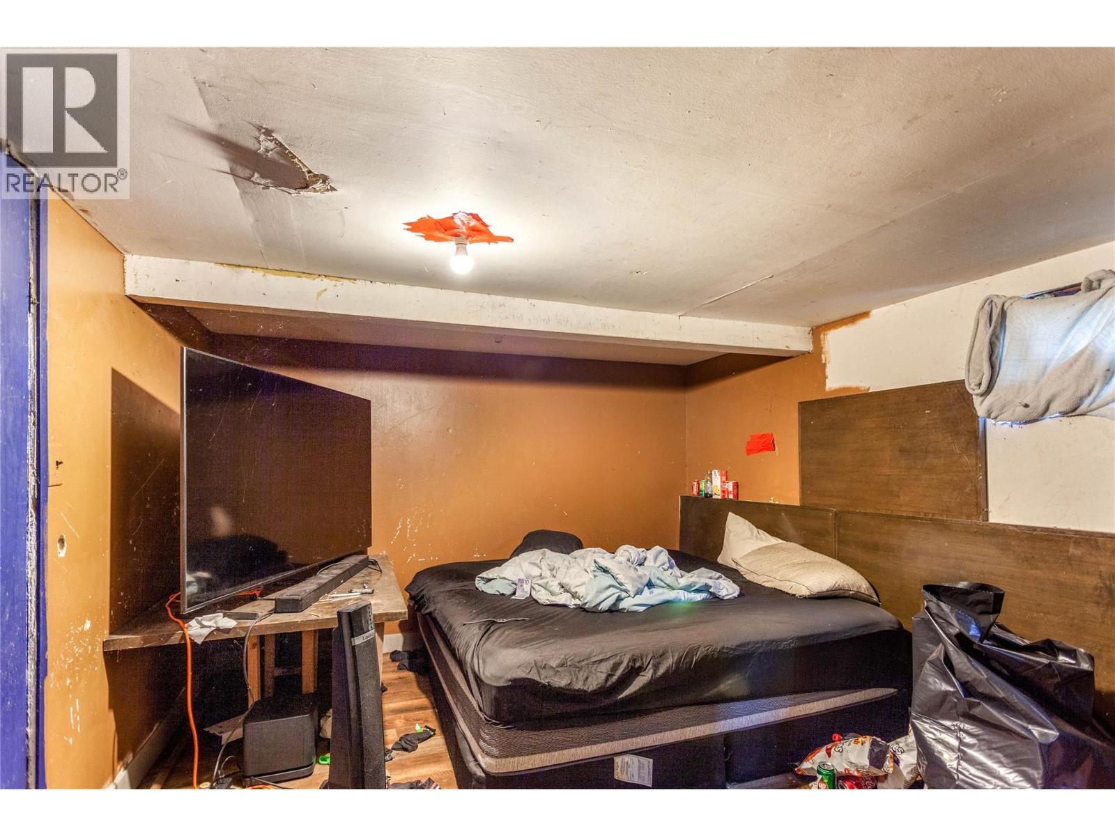 18 Chouinard Road. Cherryville, British Columbia