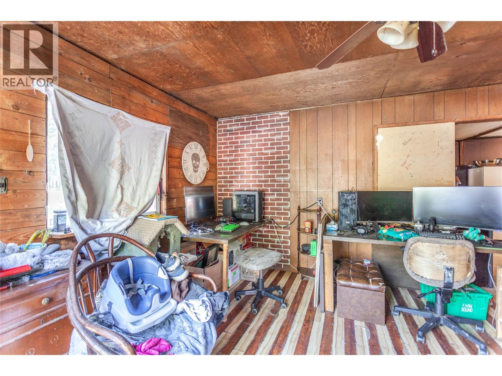 18 Chouinard Road. Cherryville, British Columbia