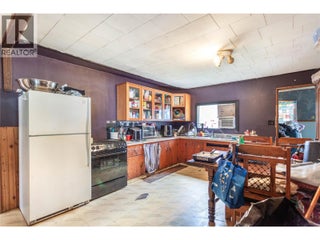 18 Chouinard Road. Cherryville, British Columbia